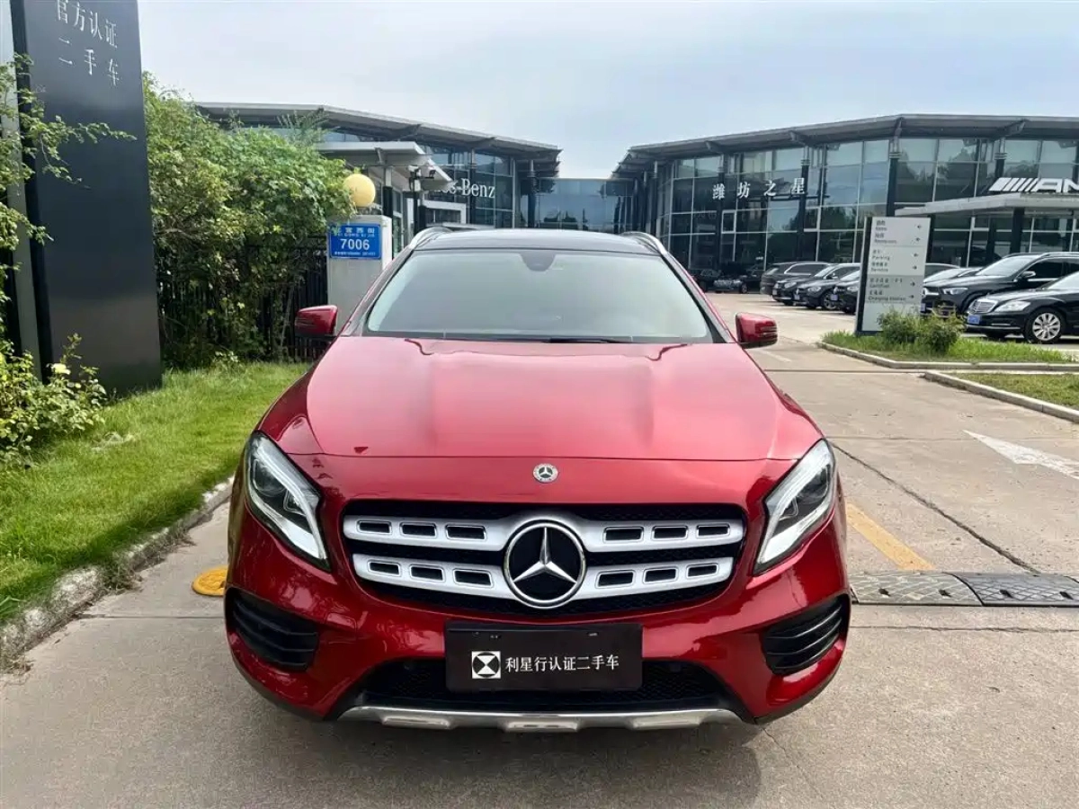 MERCEDES BENZ GLA
