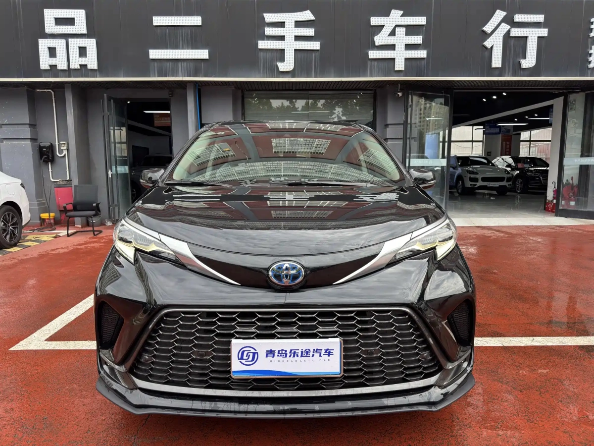 TOYOTA GRANVIA  2024
