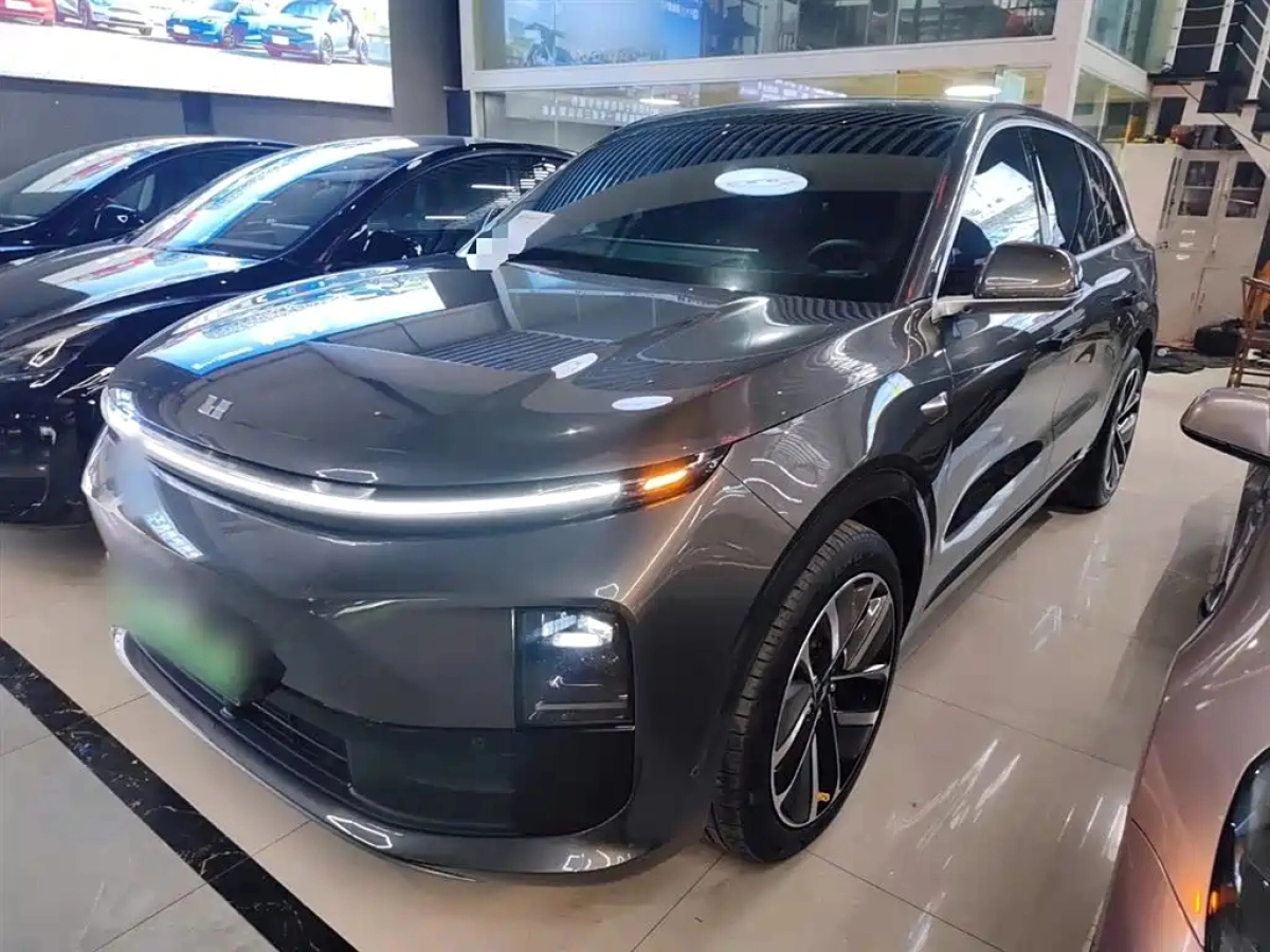 LI AUTO L6  2024