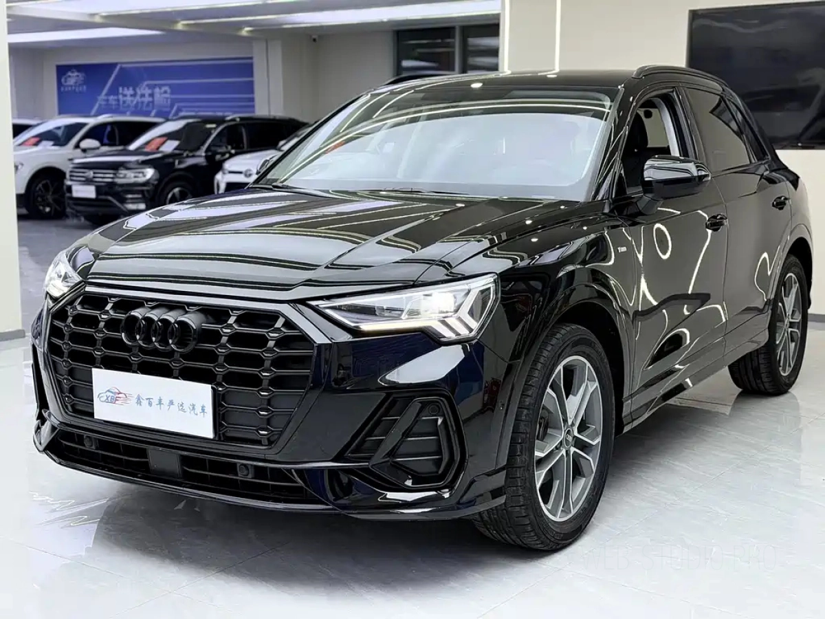 AUDI Q3  2023