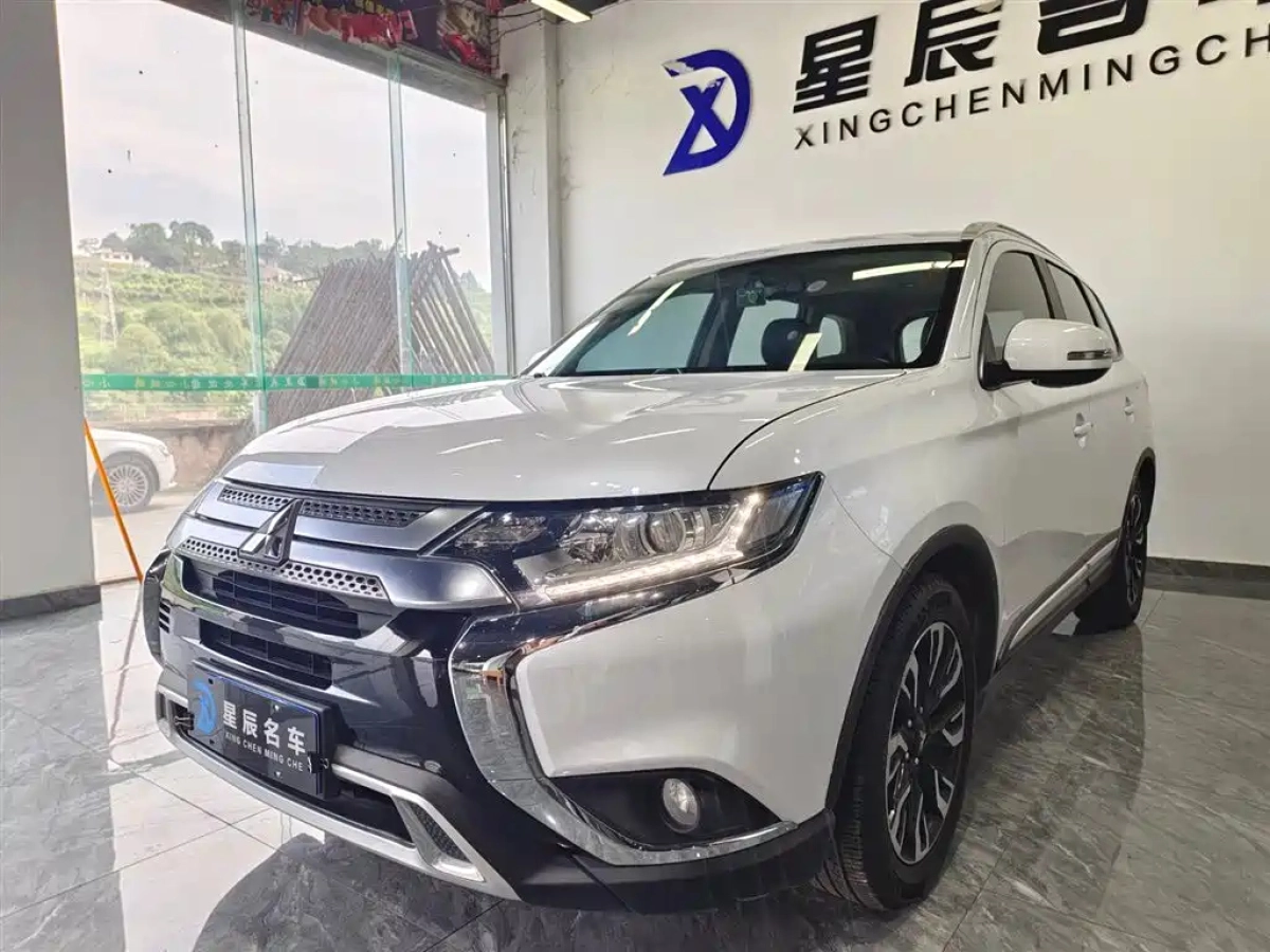 MITSUBISHI OUTLANDER