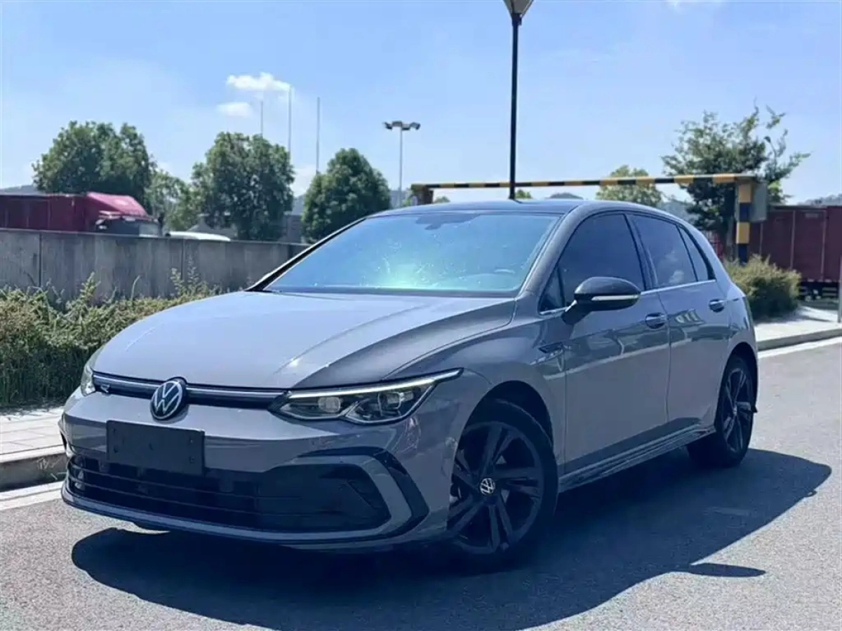 VOLKSWAGEN GOLF  2023