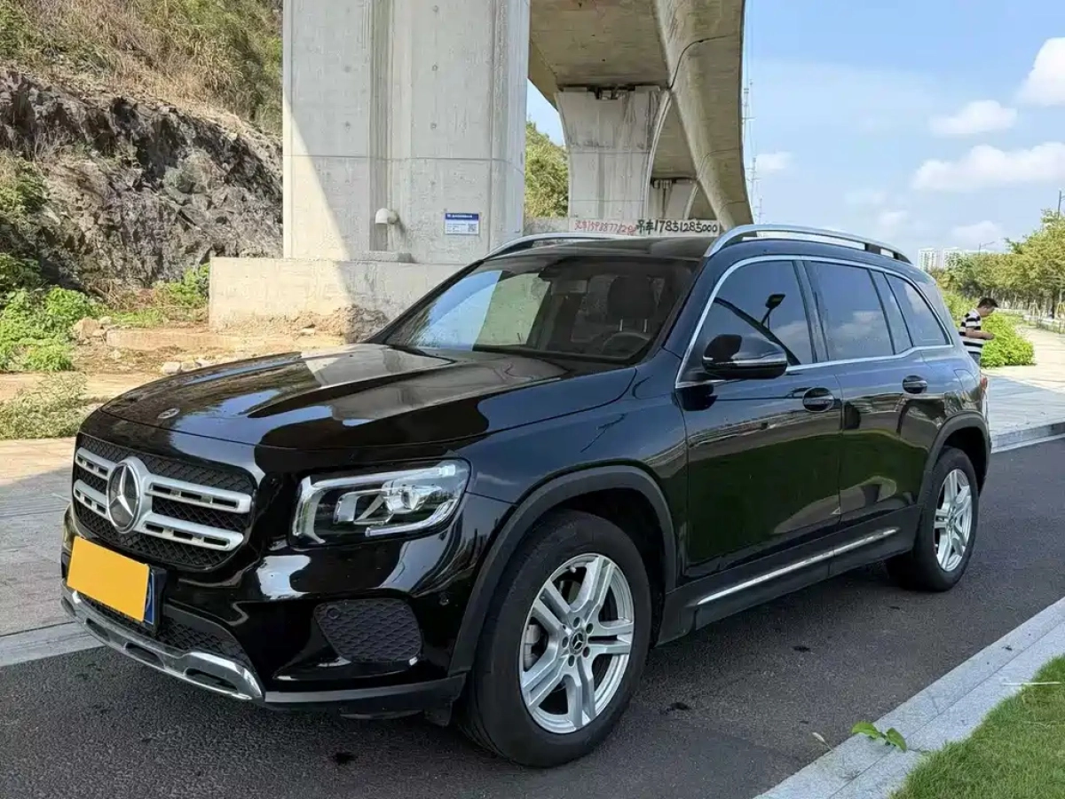 MERCEDES BENZ GLB  2023