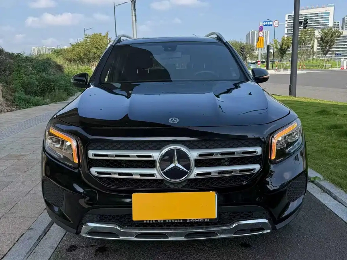 MERCEDES BENZ GLB