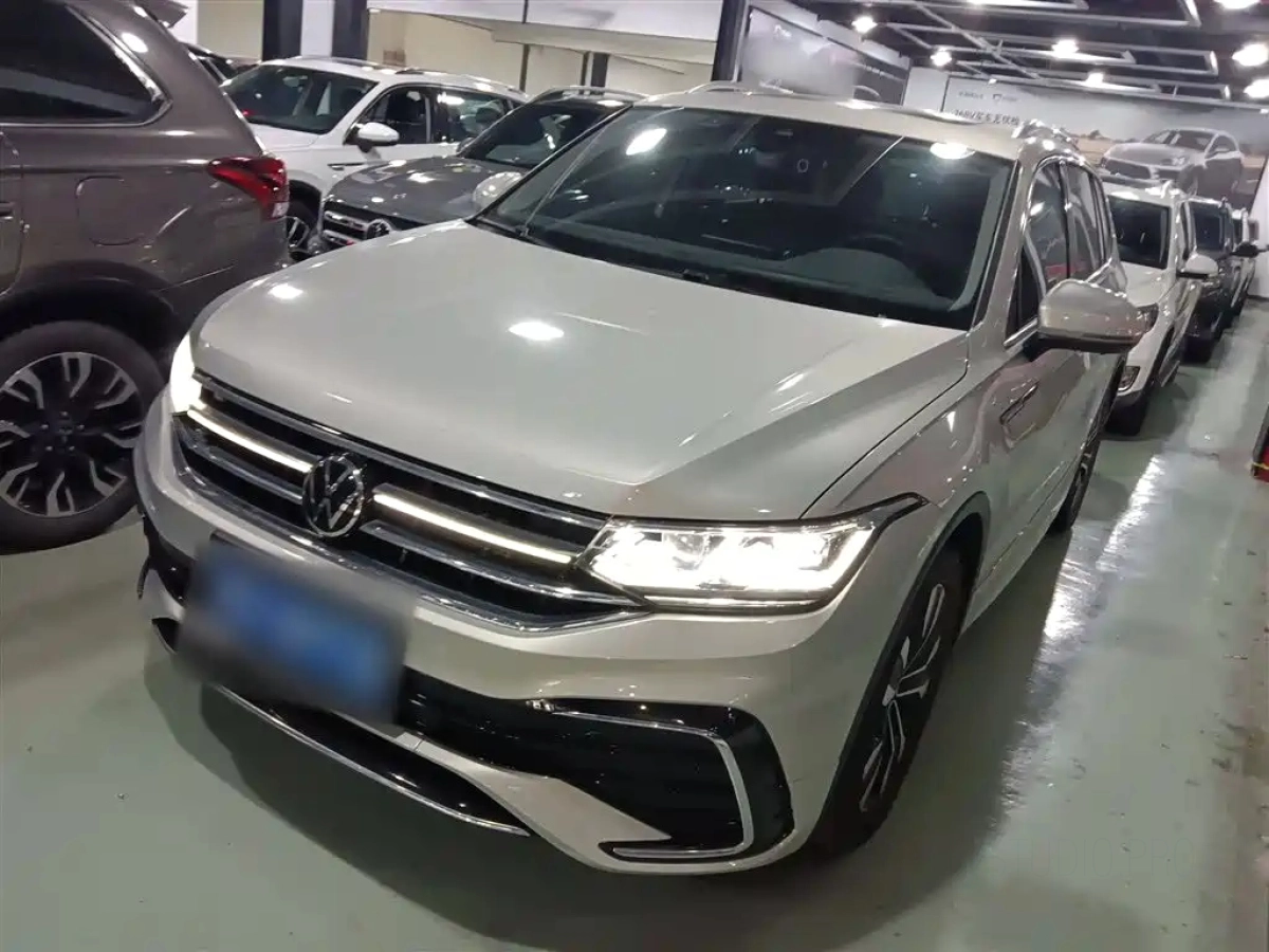 VOLKSWAGEN TIGUAN L