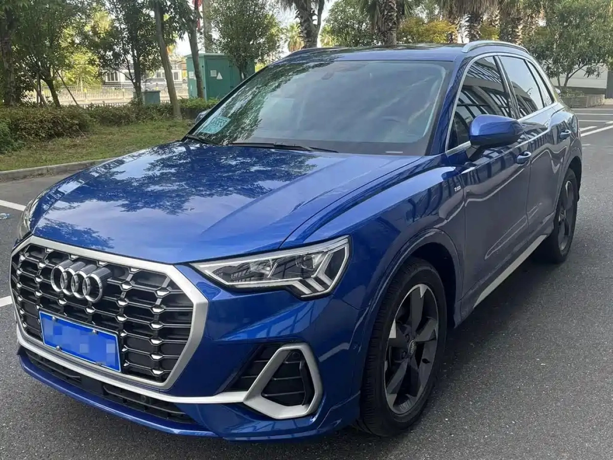 AUDI Q3  2021