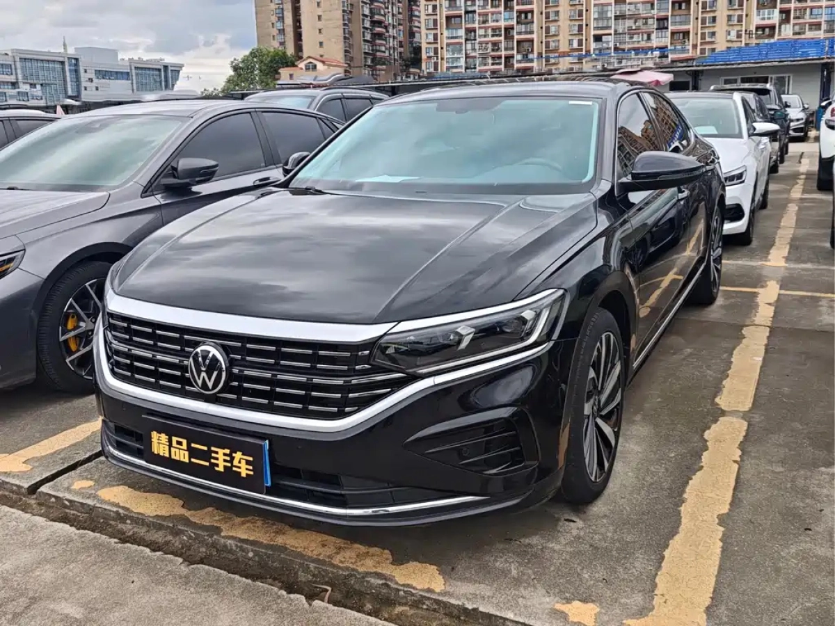VOLKSWAGEN PASSAT  2021