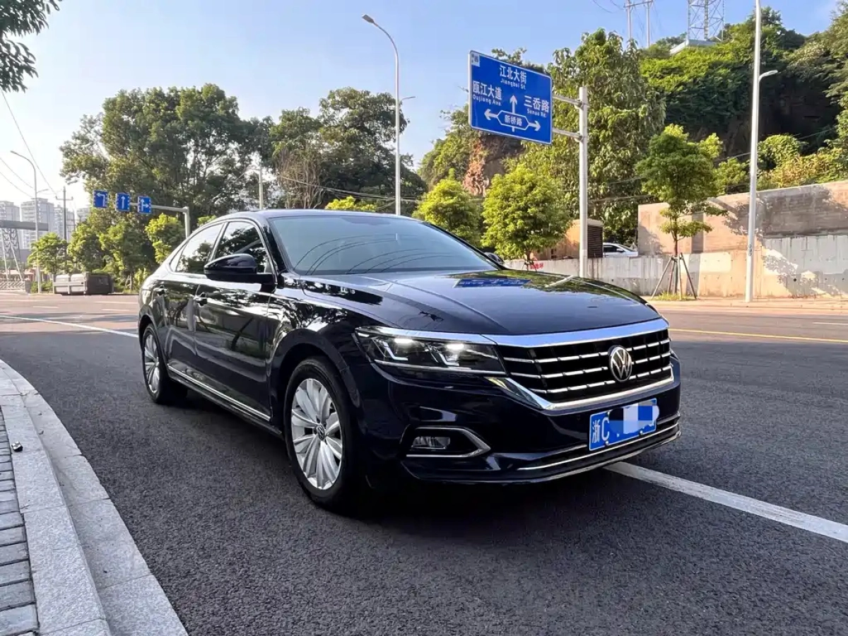 VOLKSWAGEN PASSAT  2021