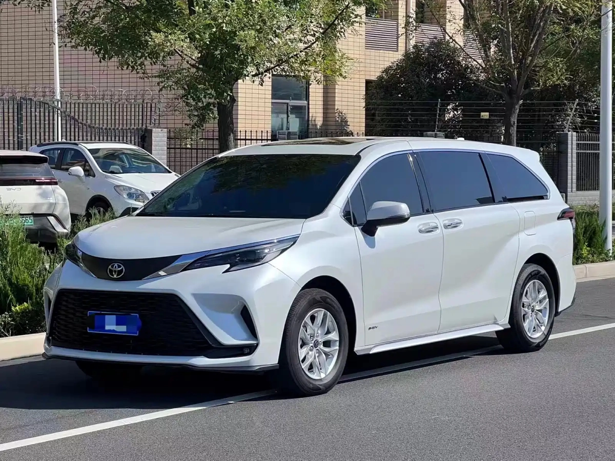 TOYOTA GRANVIA  2024