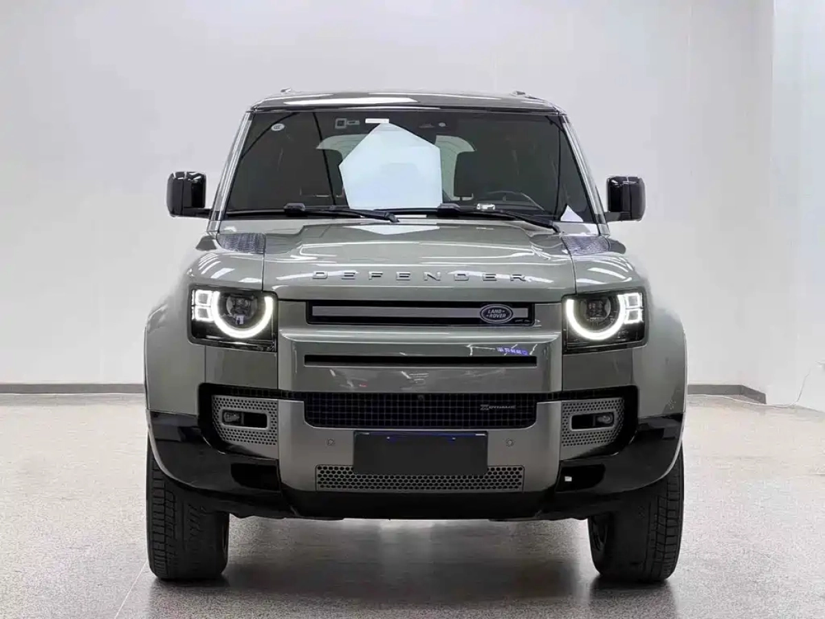 LAND ROVER DEFENDER