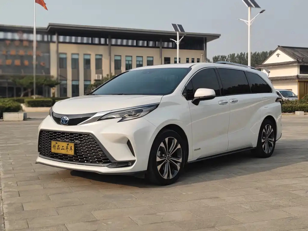 TOYOTA GRANVIA  2023