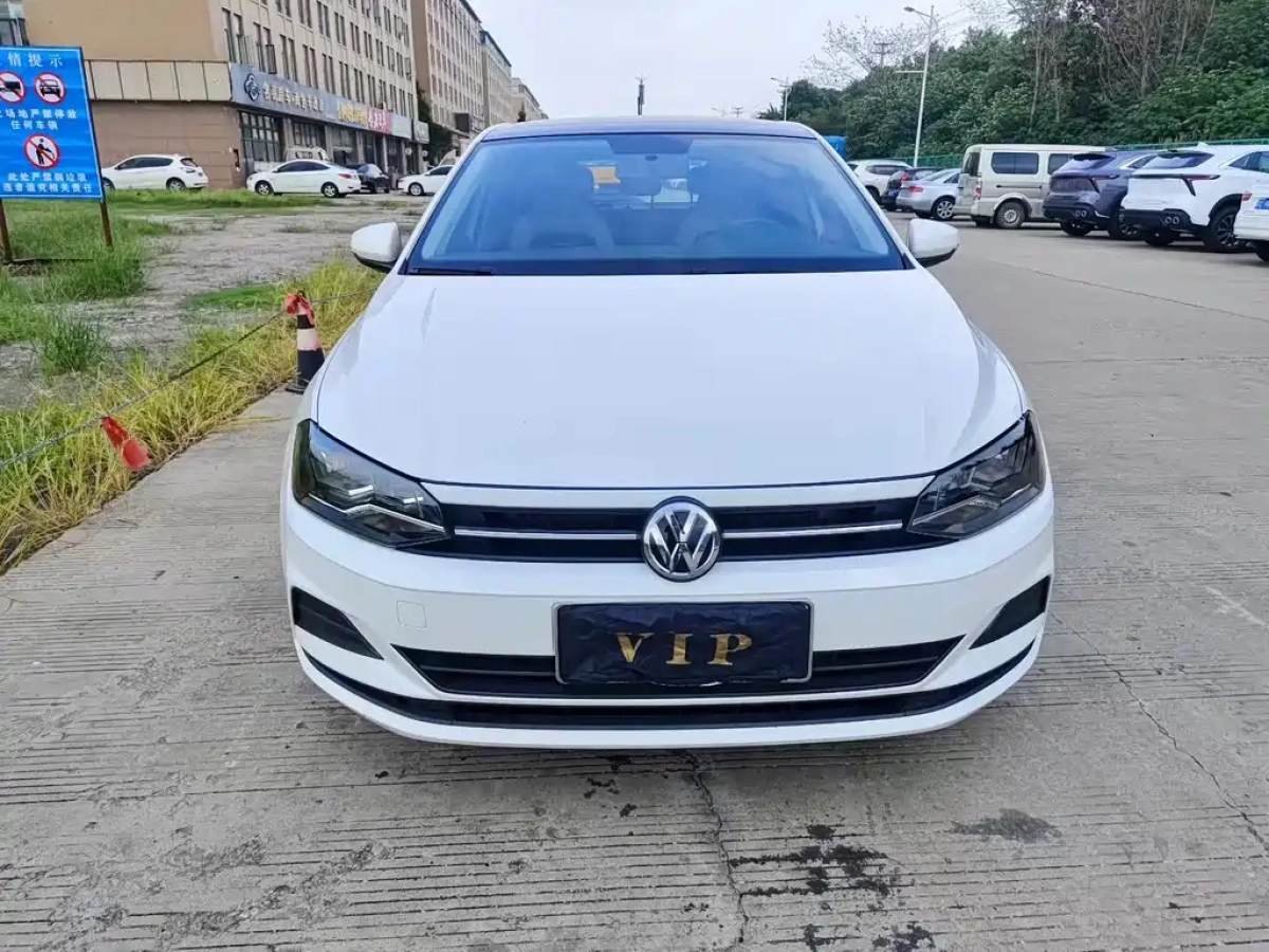 VOLKSWAGEN POLO
