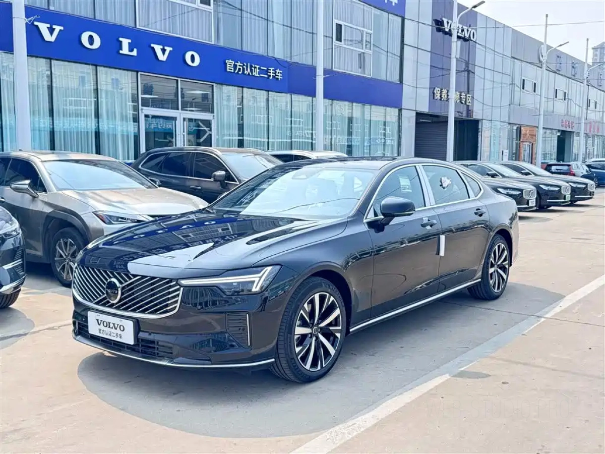 VOLVO S90  2025
