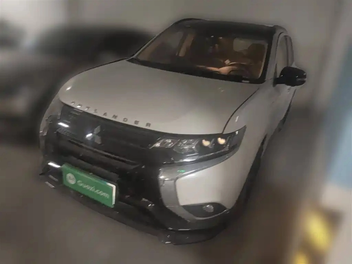 MITSUBISHI OUTLANDER  2023