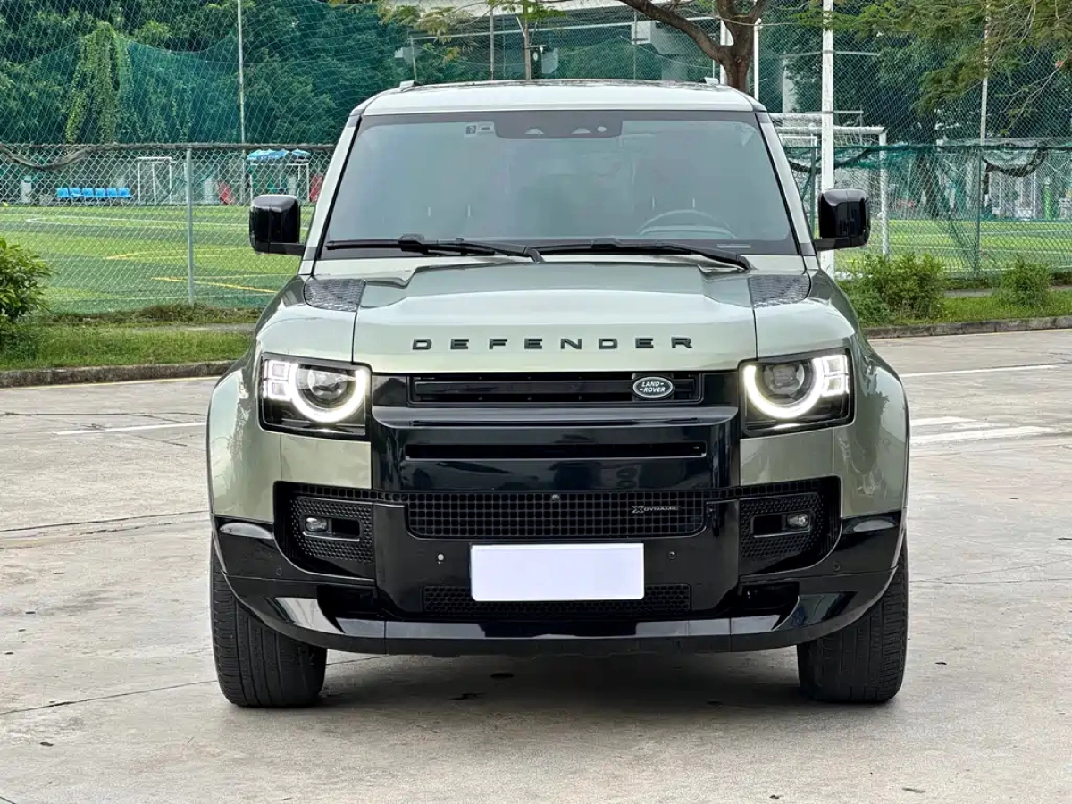 LAND ROVER DEFENDER
