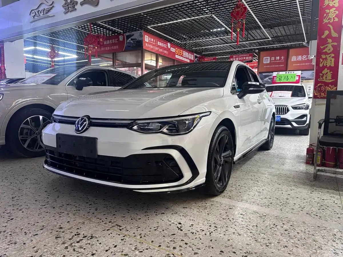 VOLKSWAGEN GOLF  2023