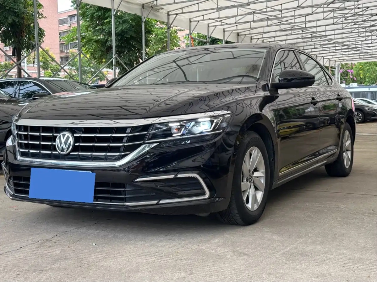 VOLKSWAGEN PASSAT  2021