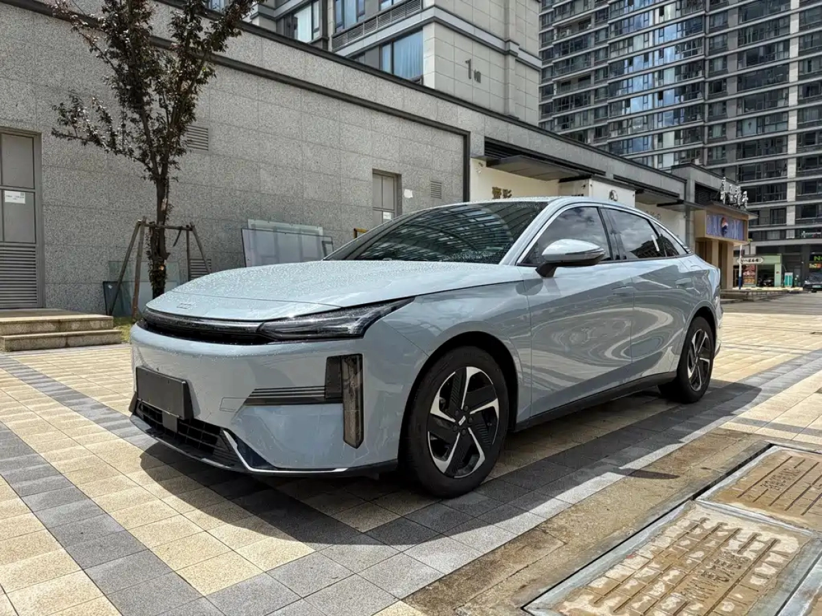 GEELY GALAXY GALAXY L6  2024