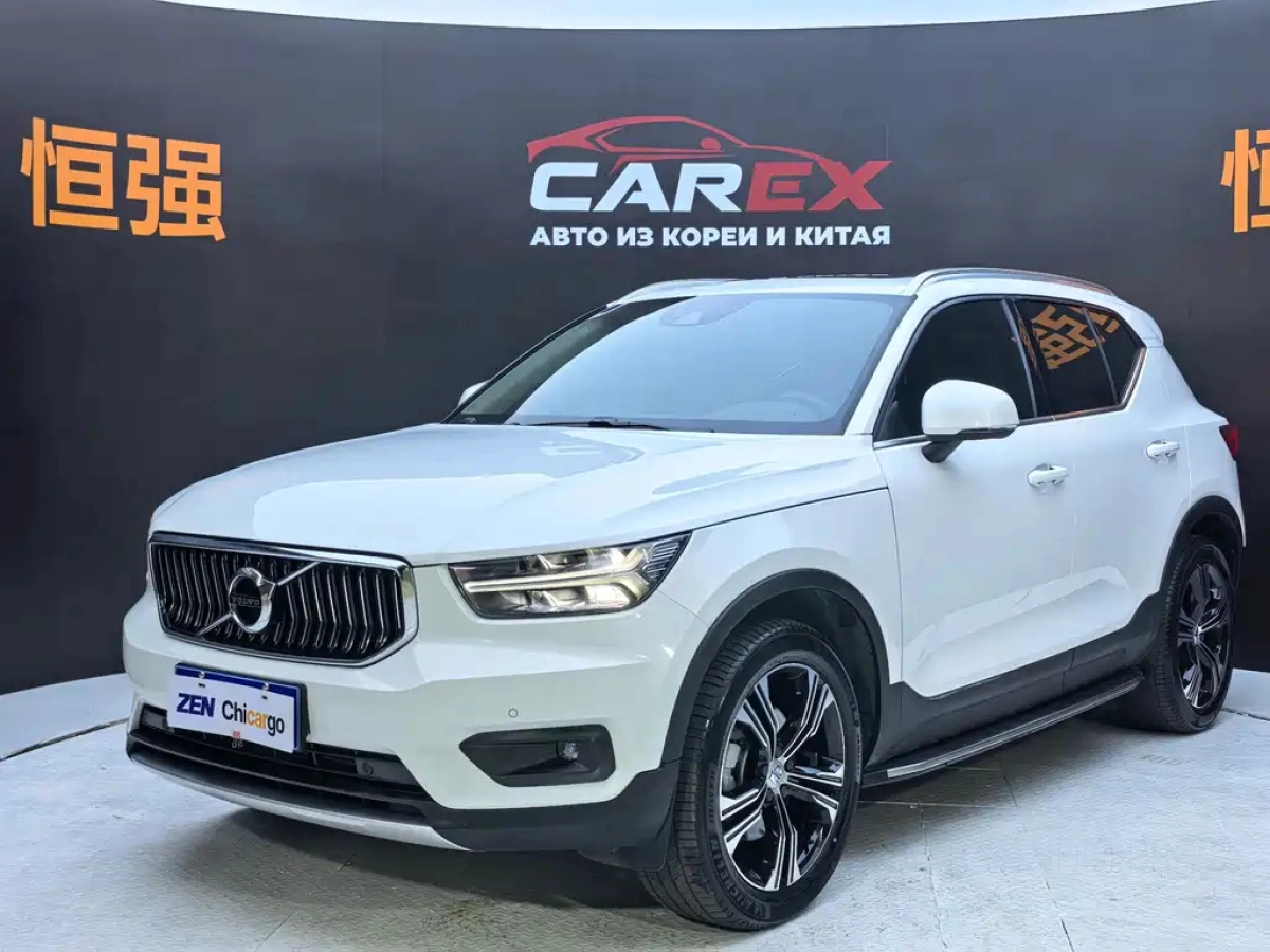 VOLVO XC40  2021