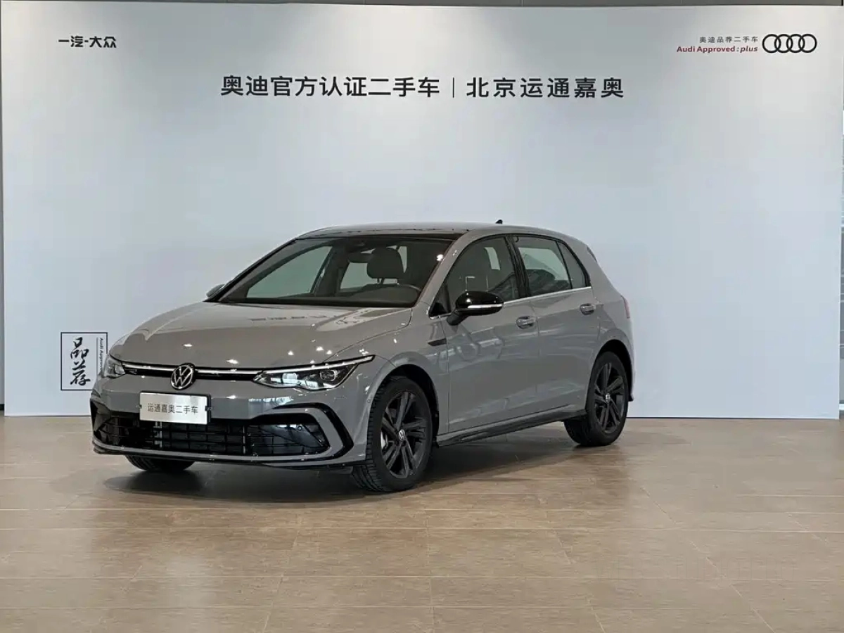 VOLKSWAGEN GOLF  2024
