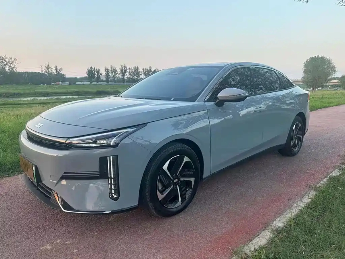 GEELY GALAXY GALAXY L6  2024