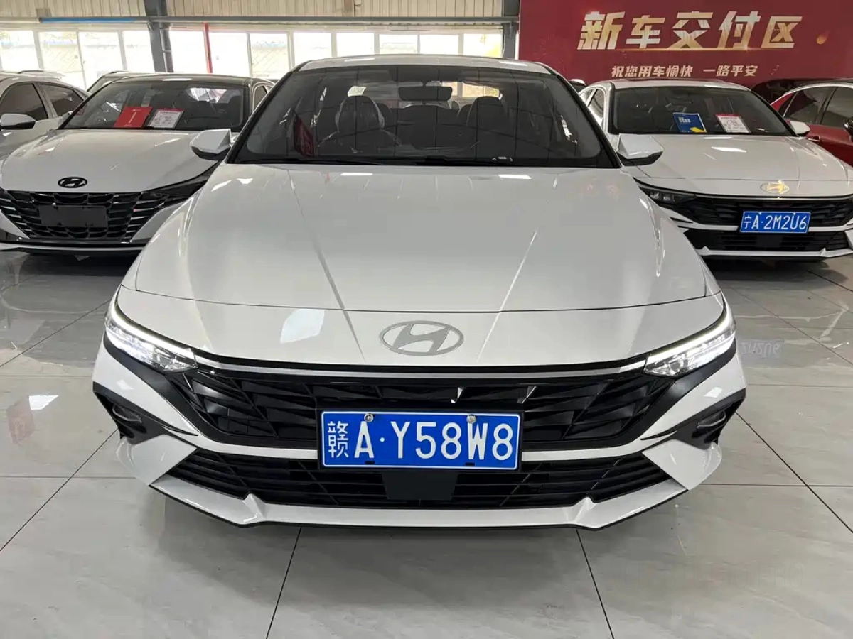 HYUNDAI ELANTRA