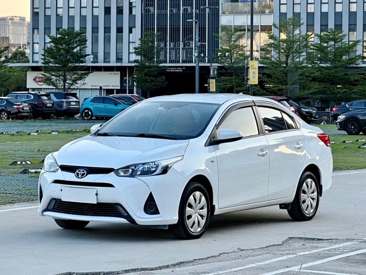 TOYOTA YARIS L INDULGENCE  2019