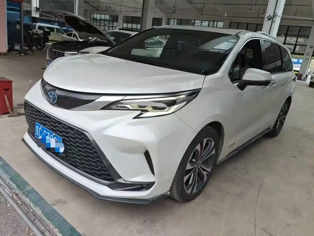 TOYOTA GRANVIA  2023