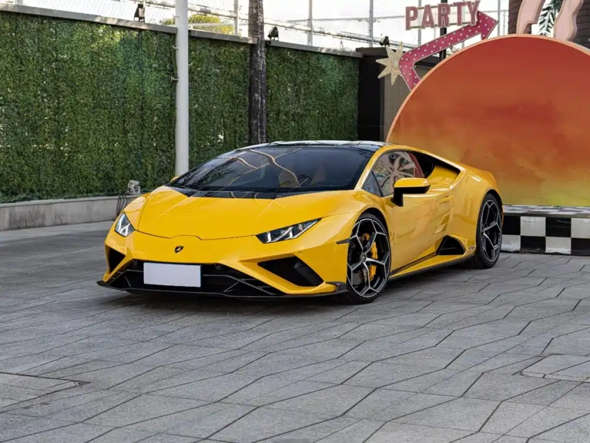 LAMBORGHINI HURACAN