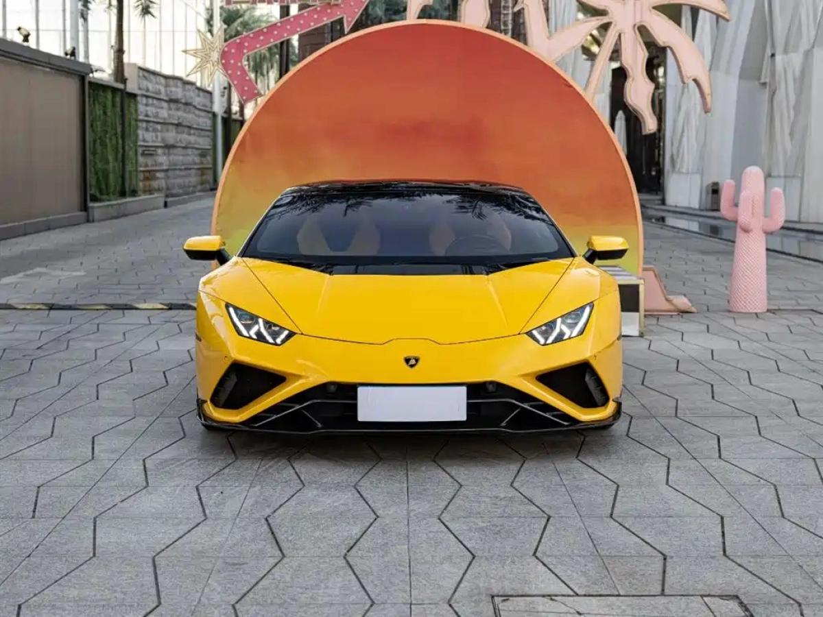 LAMBORGHINI HURACAN