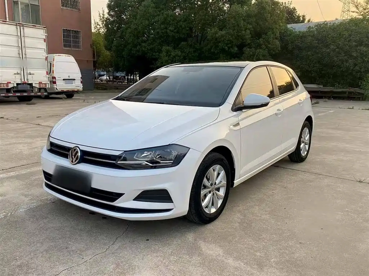 VOLKSWAGEN POLO