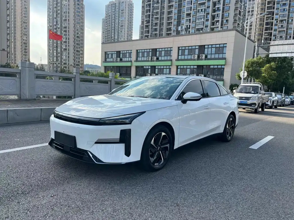 GEELY GALAXY GALAXY L6  2023