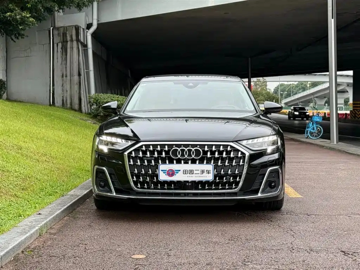 AUDI A8