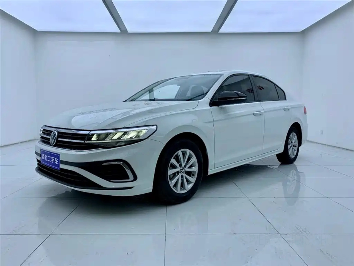 VOLKSWAGEN BORA  2023