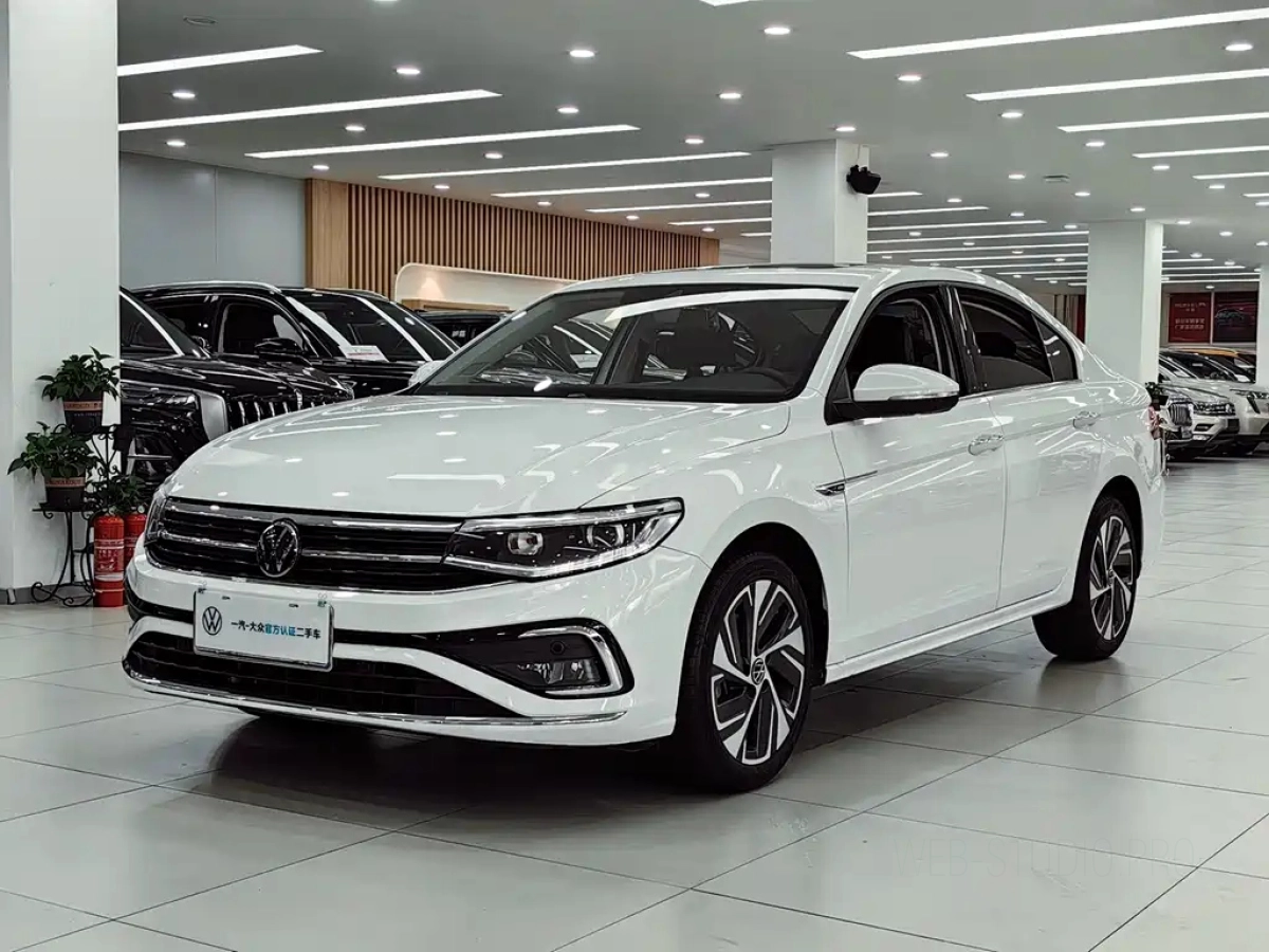 VOLKSWAGEN BORA  2023