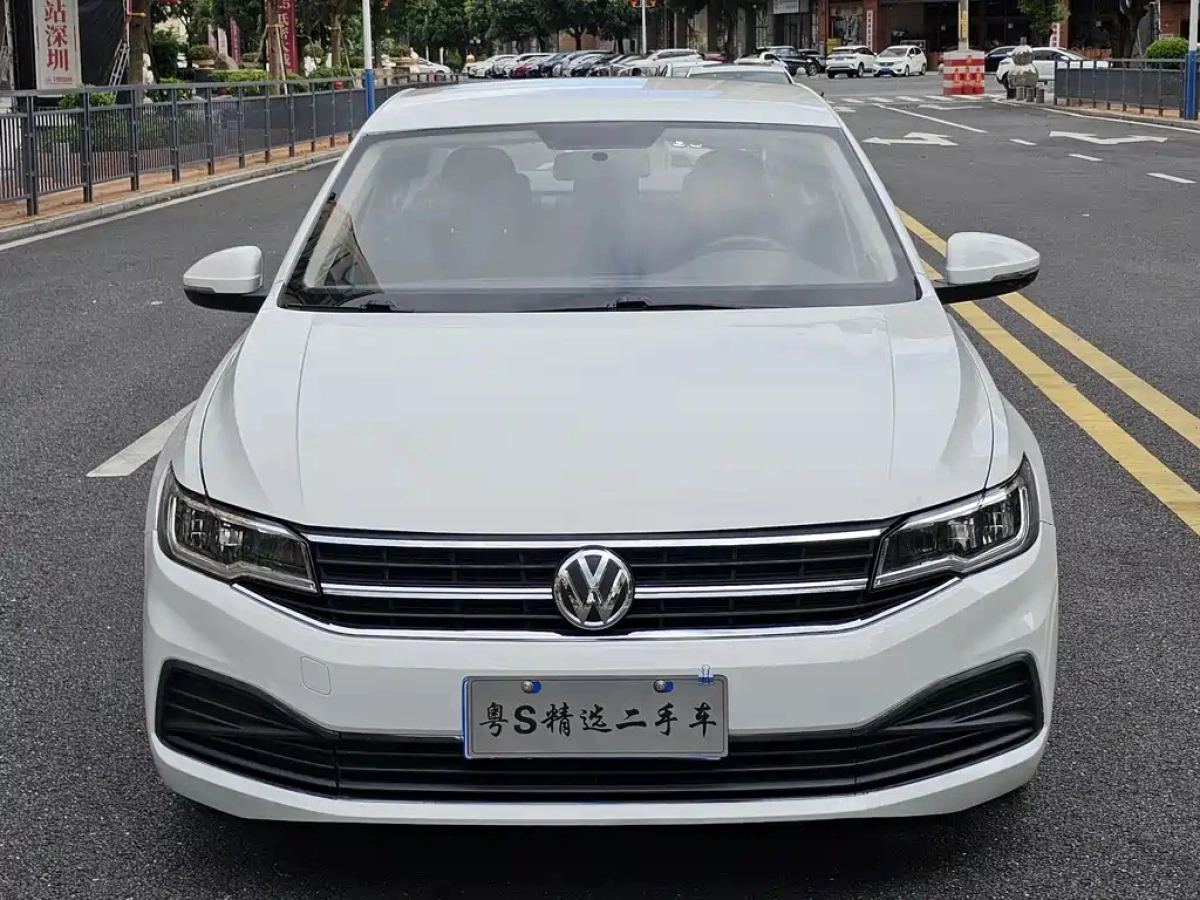 VOLKSWAGEN BORA