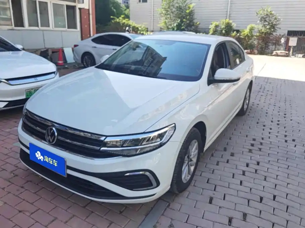 VOLKSWAGEN BORA  2024
