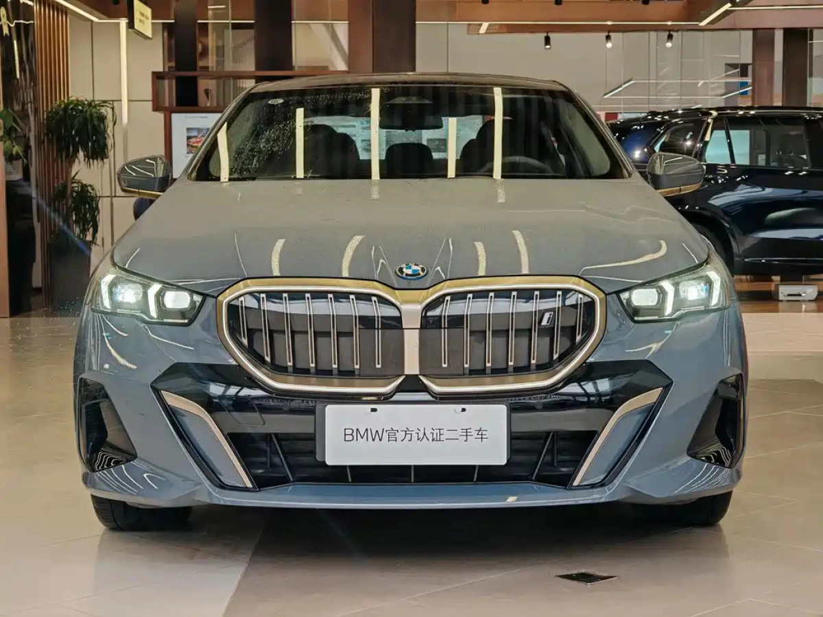 BMW I5