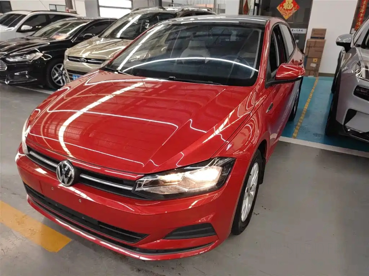 VOLKSWAGEN POLO