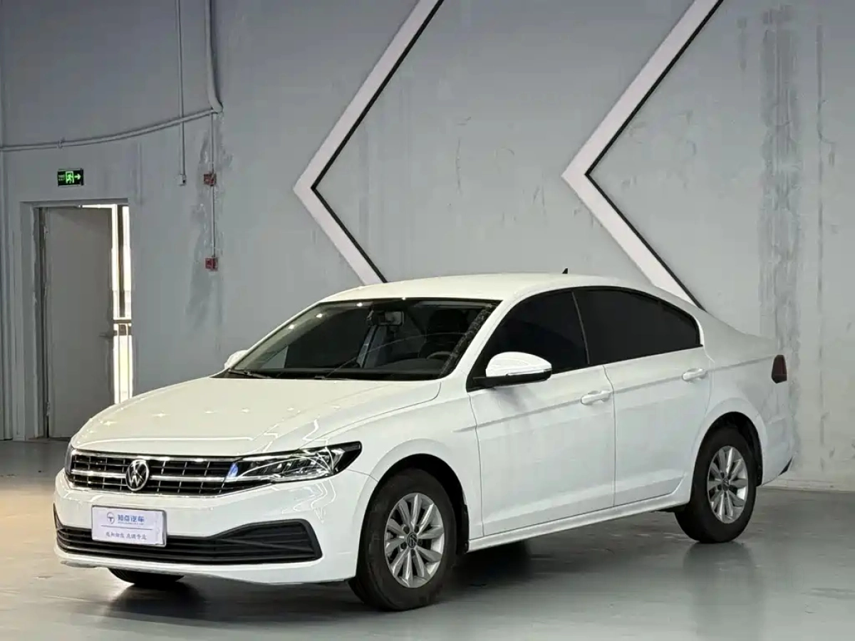VOLKSWAGEN BORA  2022