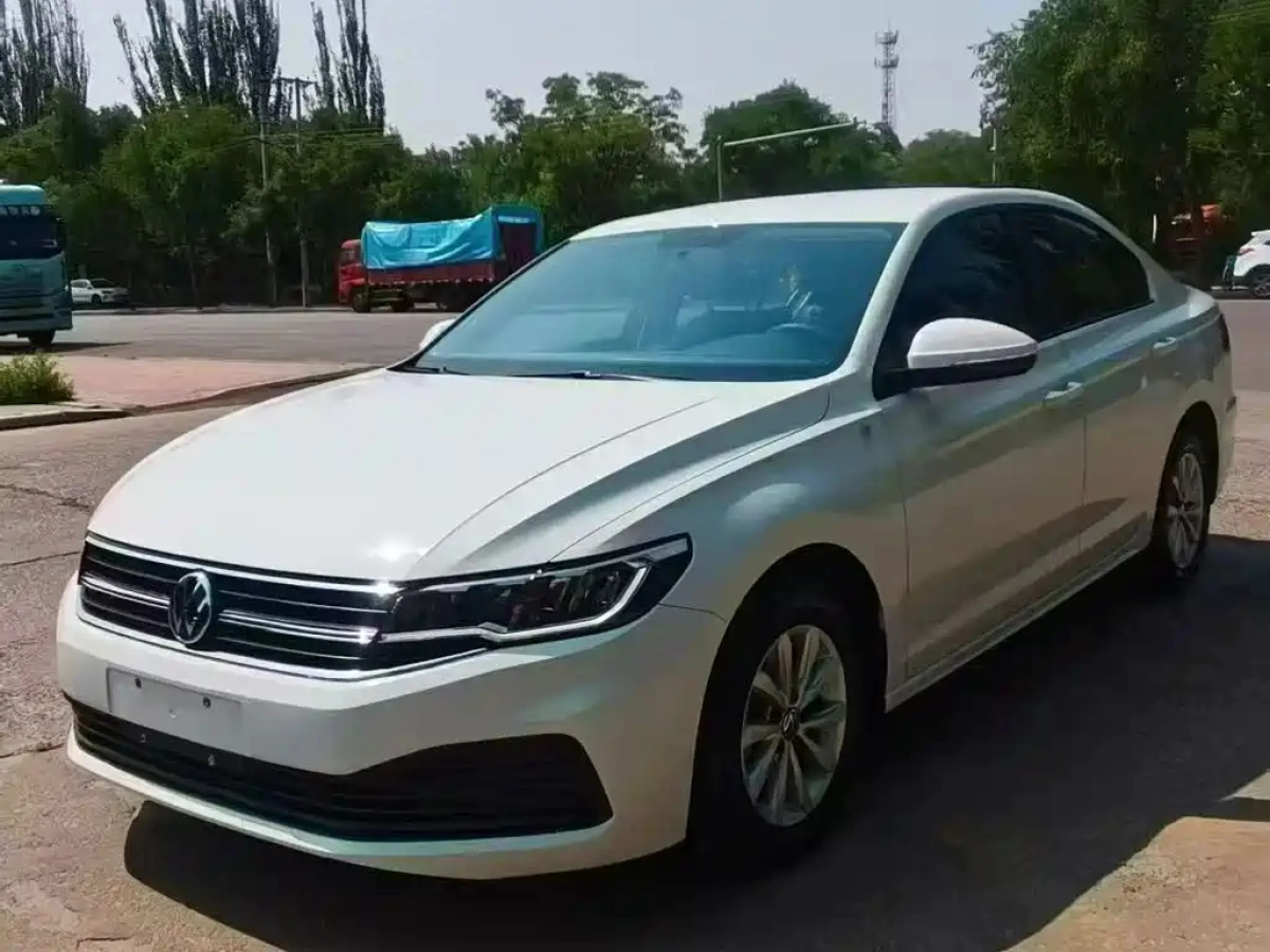 VOLKSWAGEN BORA  2022
