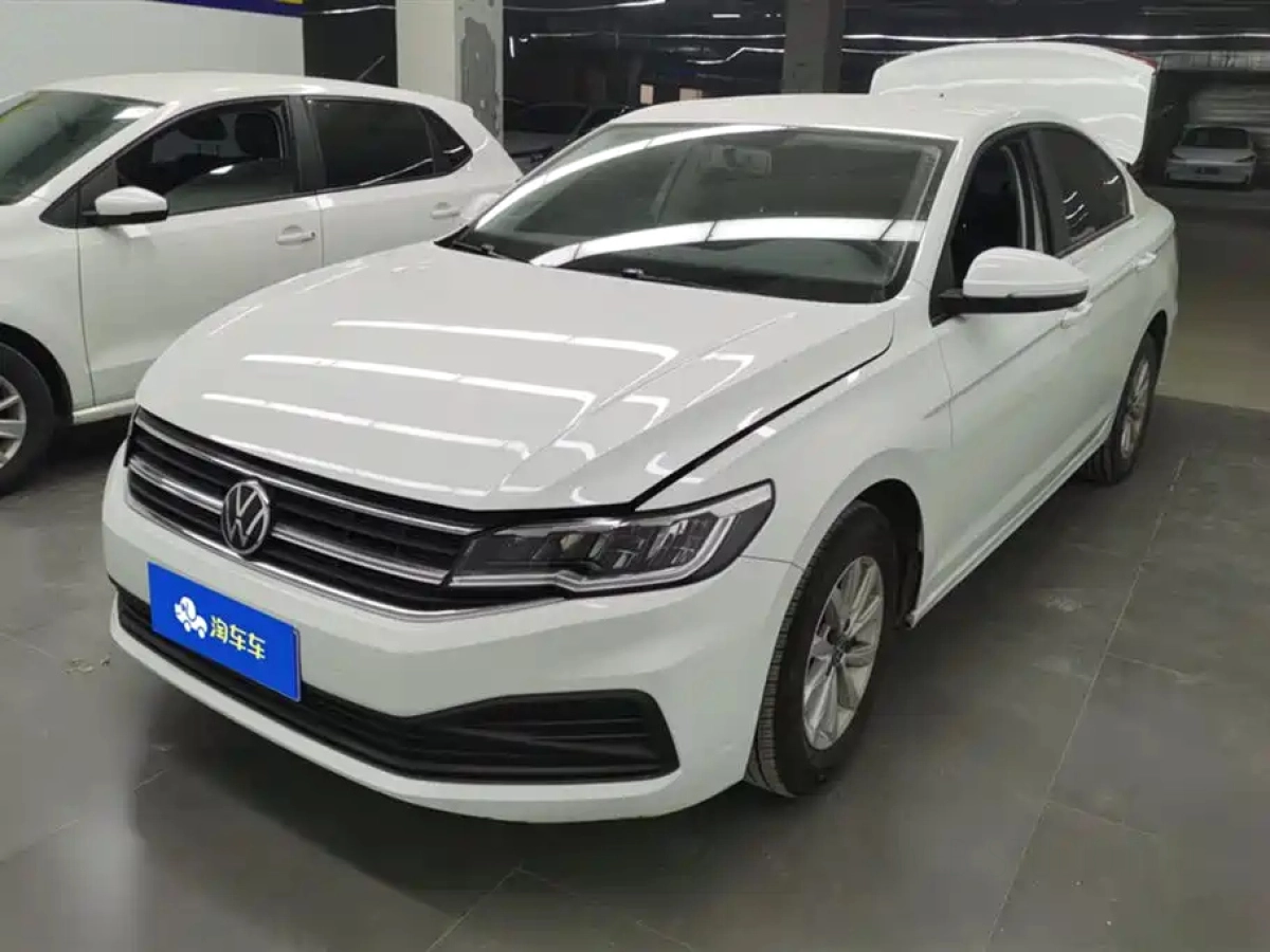 VOLKSWAGEN BORA  2023