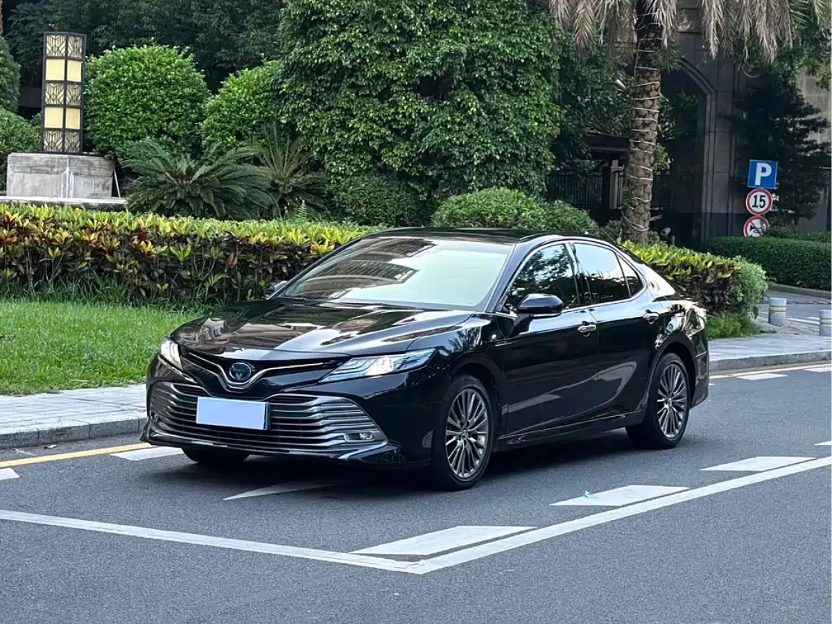 TOYOTA CAMRY