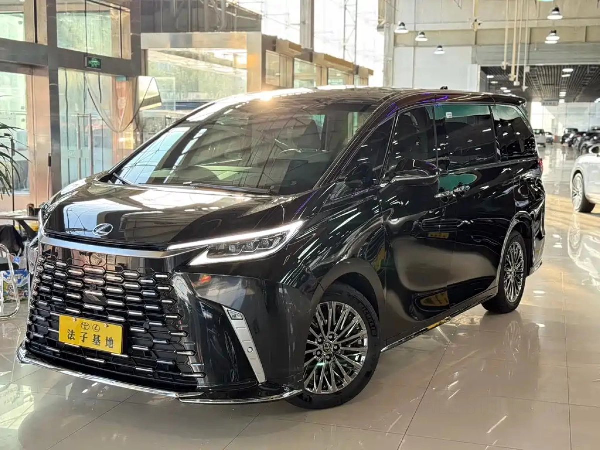 LEXUS LM  2025