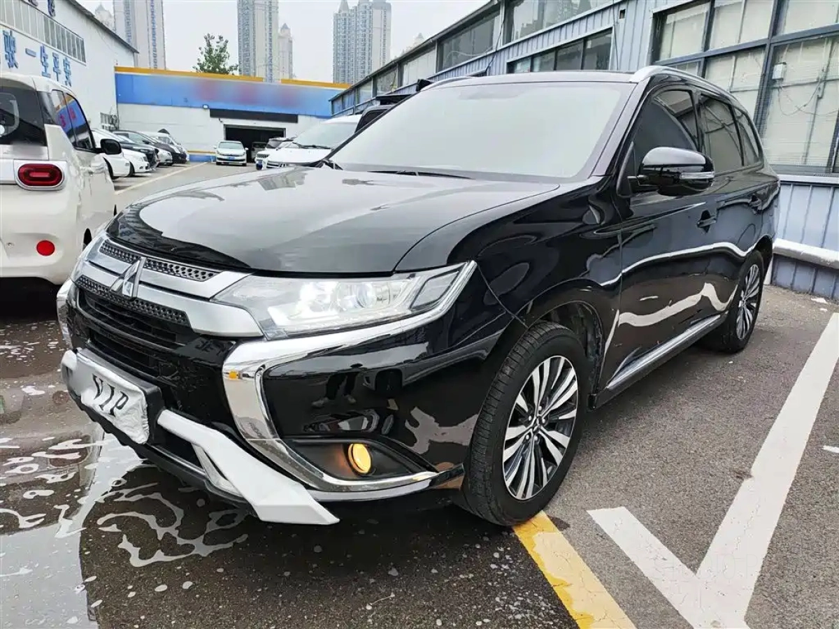 MITSUBISHI OUTLANDER