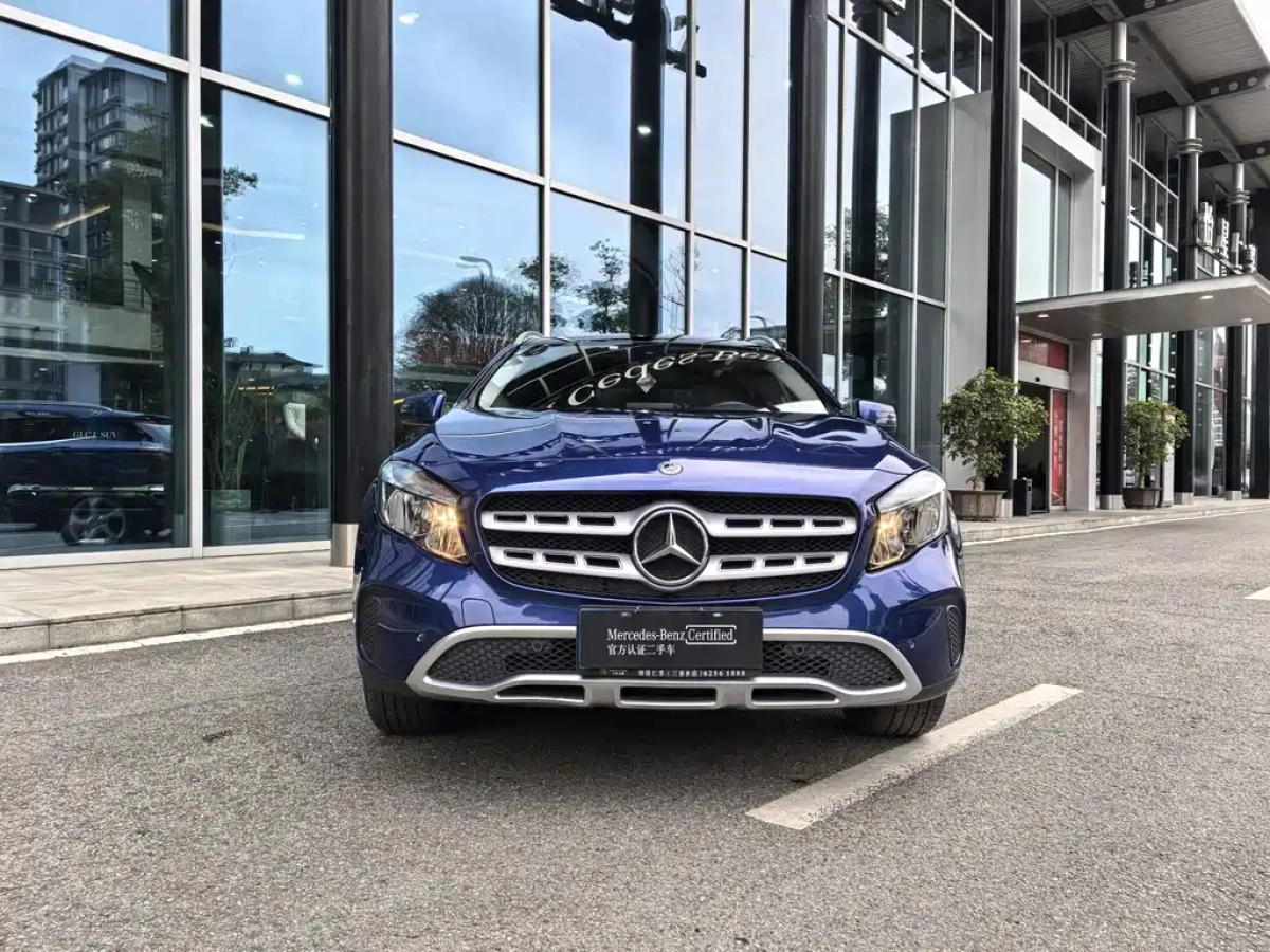 MERCEDES BENZ GLA