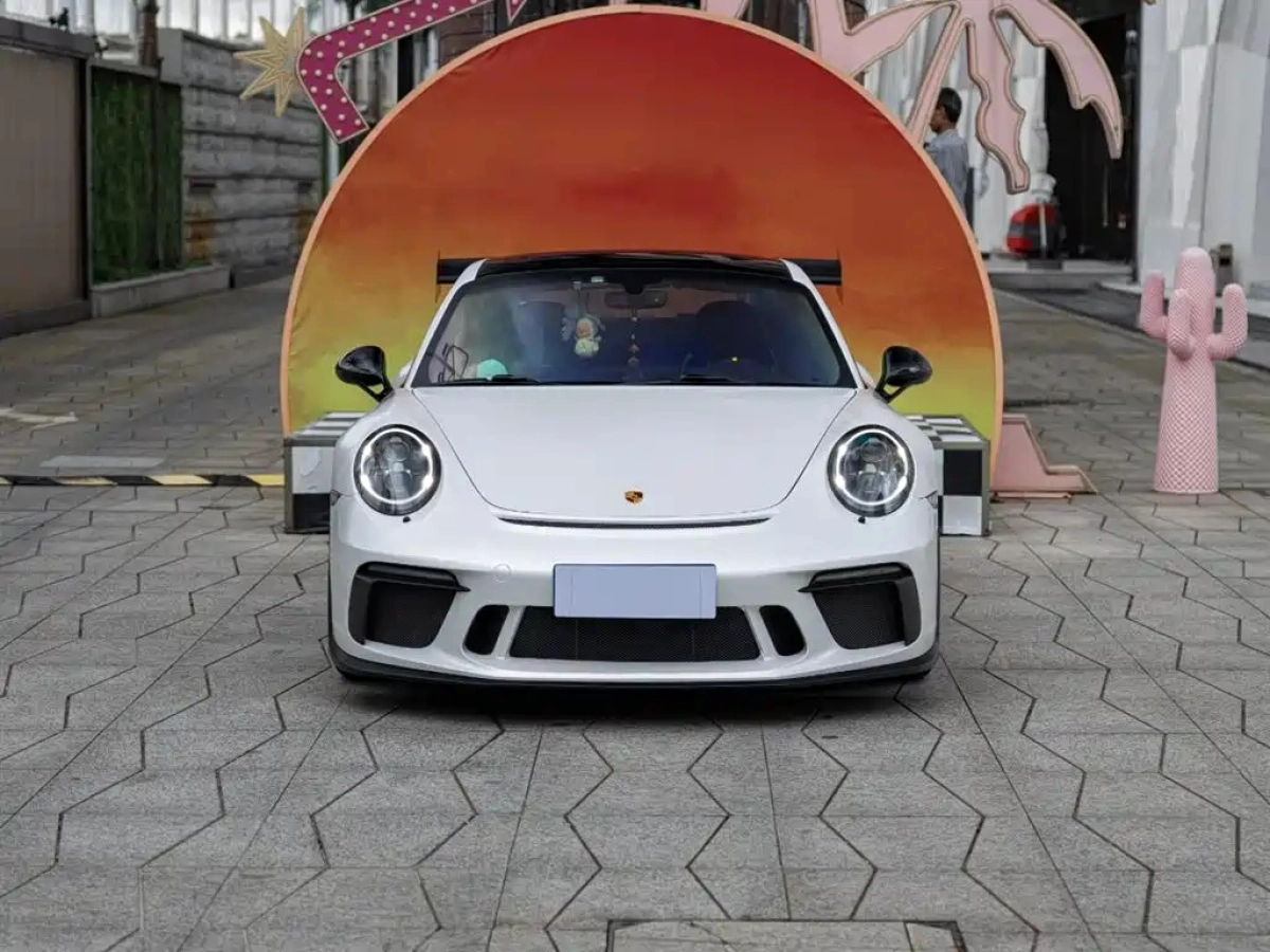PORSCHE 911