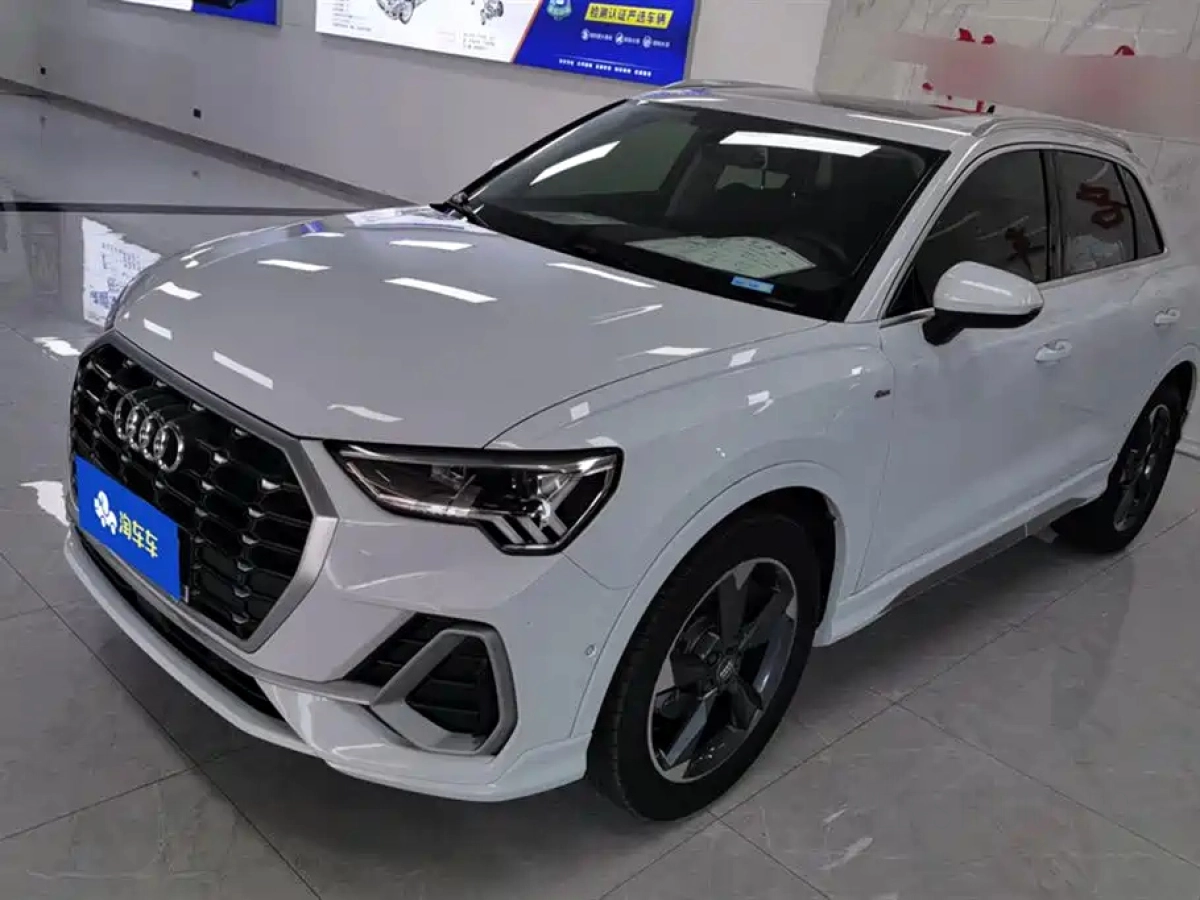 AUDI Q3  2021
