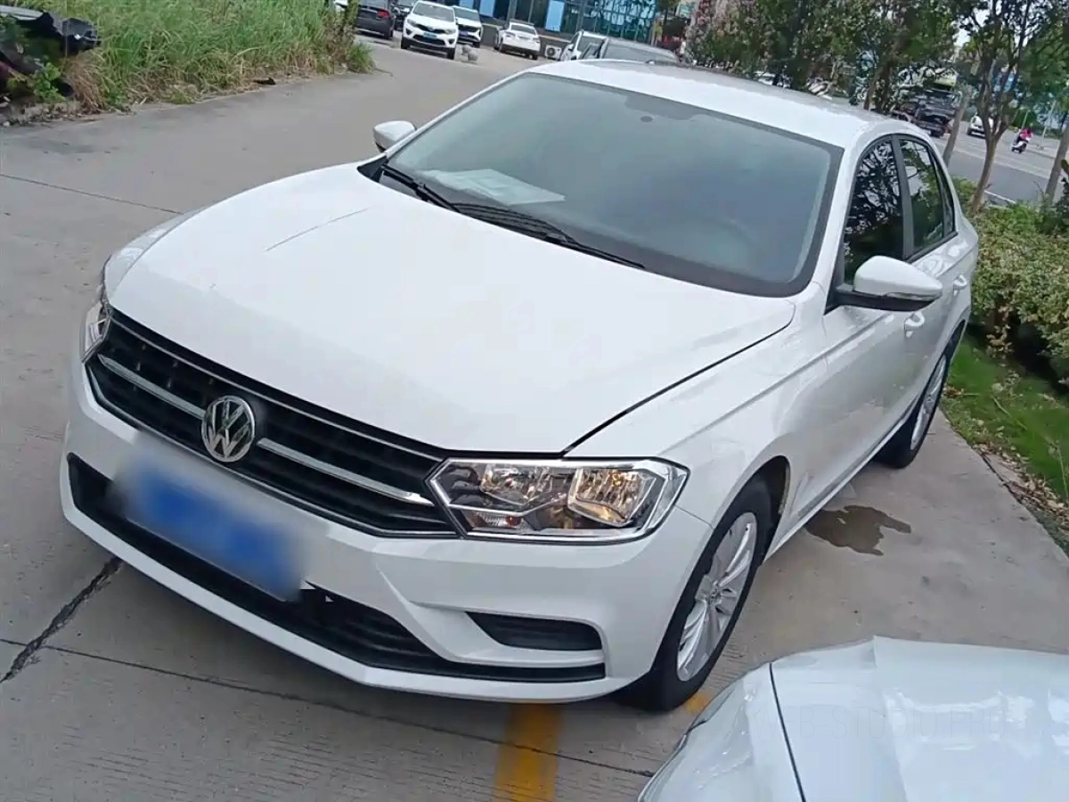 VOLKSWAGEN BORA  2023