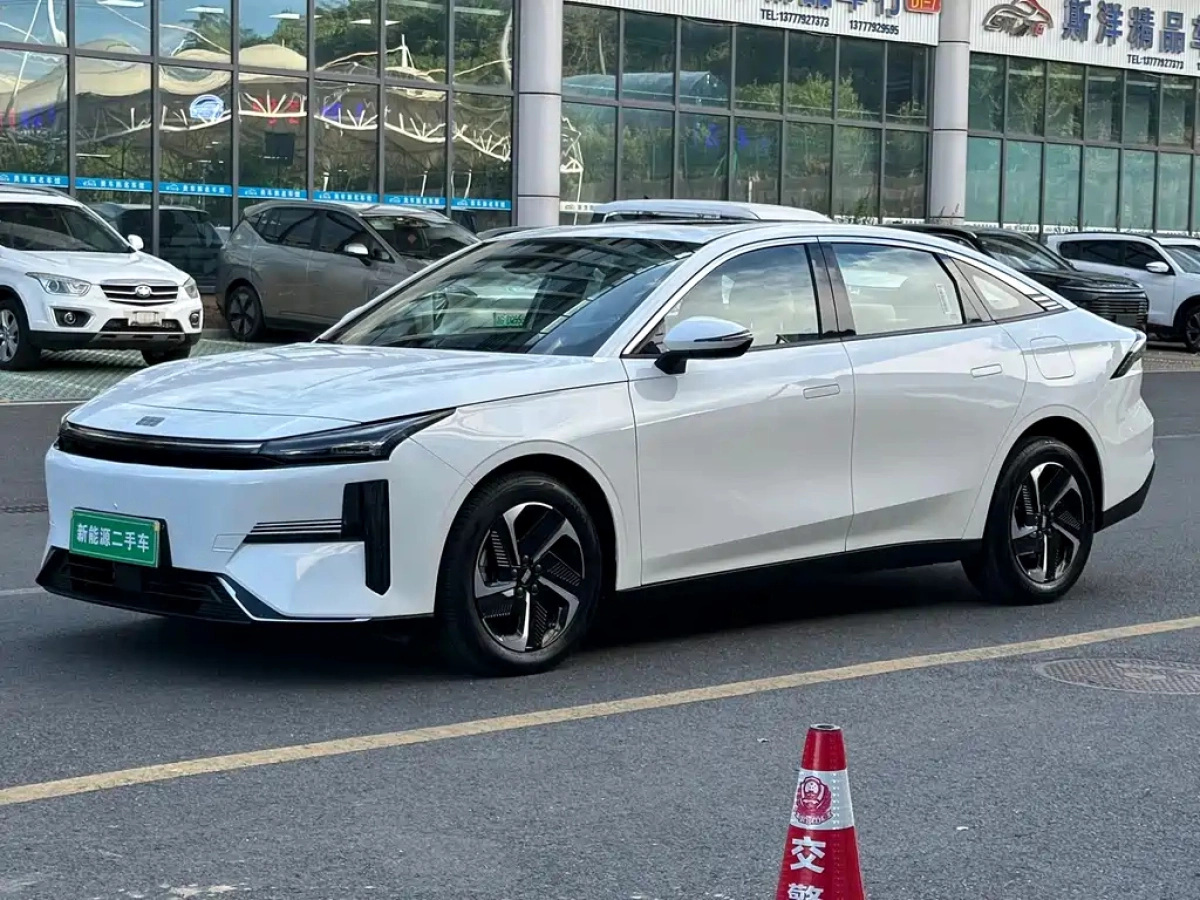 GEELY GALAXY GALAXY L6  2024